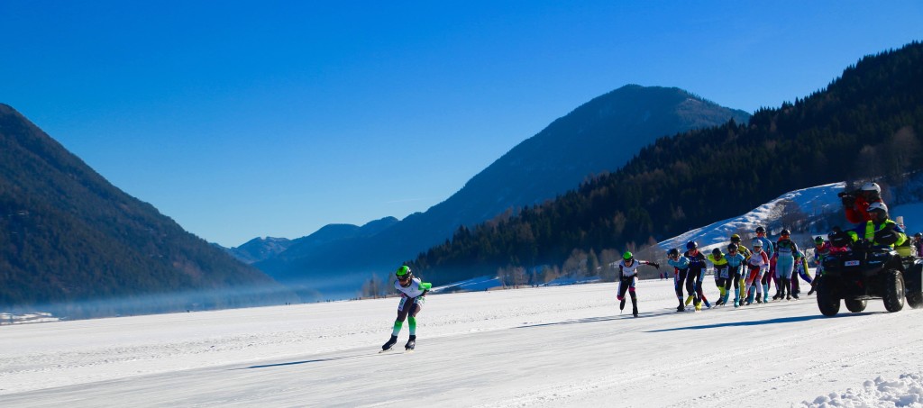 weissensee-eislaufen-winter-kind-kinderwagen-1